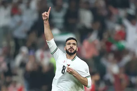 بصمة دولية أولى بصاروخية.. حامد حمدان يسجل هدفًا لفلسطين ضد تونس في كأس العرب (فيديو)